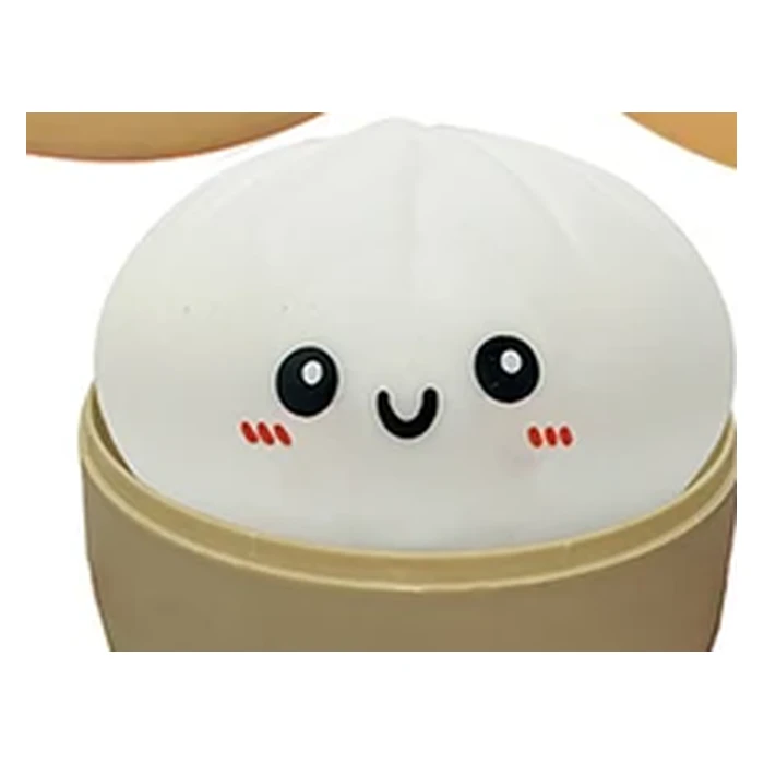 Bao Craie : squishy bao blanc mat aux joues légèrement rosées, dans son panier de bambou.
